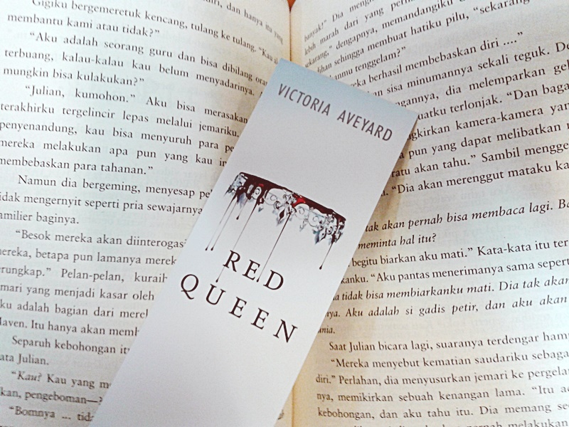 Resensi Red Queen : Novel Fantasi-Dystopia Sekelas Hunger 