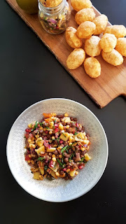 https://cupcakeluvs.blogspot.com/2019/05/kale-channe-chaat-chaat-med-sorte.html