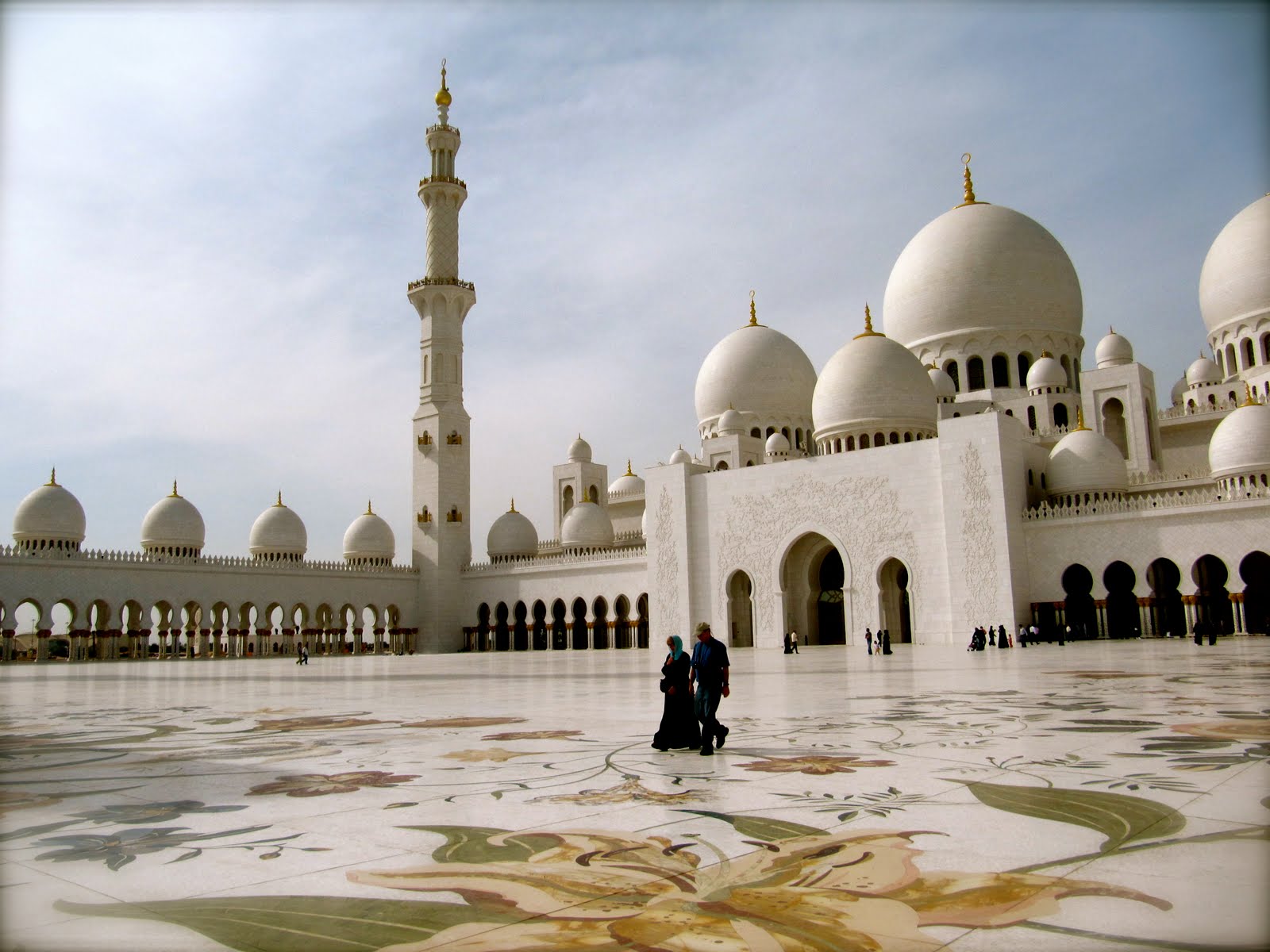 Biggest mosque in the worldamazedwallpaper