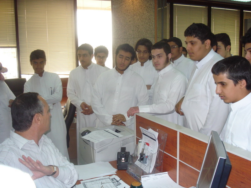 الثانوية بنين الريان رجال أعمال المستقبل بالمرحلة في زيارة للغرفة
