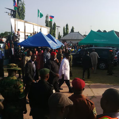 Huge crowd receive Goodluck Jonathan in his Hometown Otuoke 1