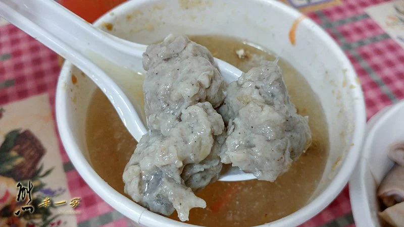 三峽忠孝街炒米粉魯肉飯|三峽公有市場對面巷子