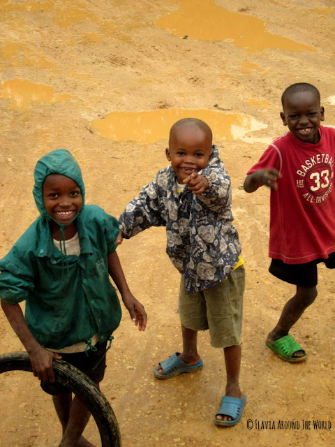 Niños del camino a Lamu Niños Lamu Kenia