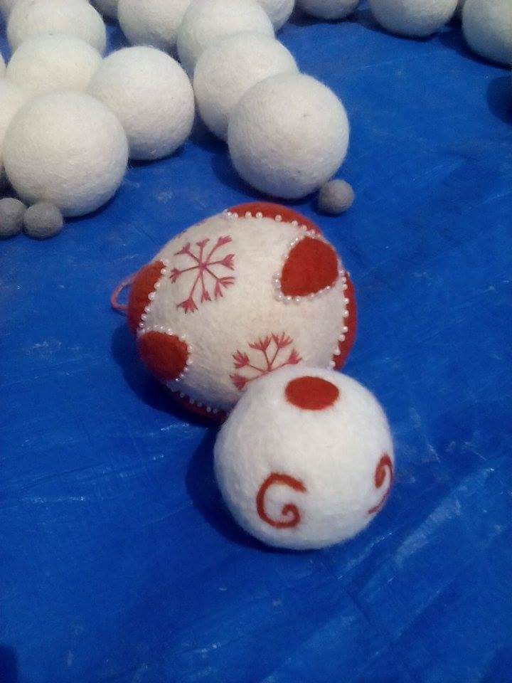Wool dryer balls (Made in Nepal)