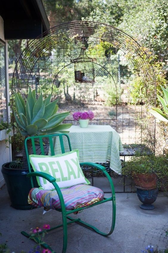 Dreams of a boho summer as a countdown to spring - arch sculpture www.BoHoHome.com @bohosusan