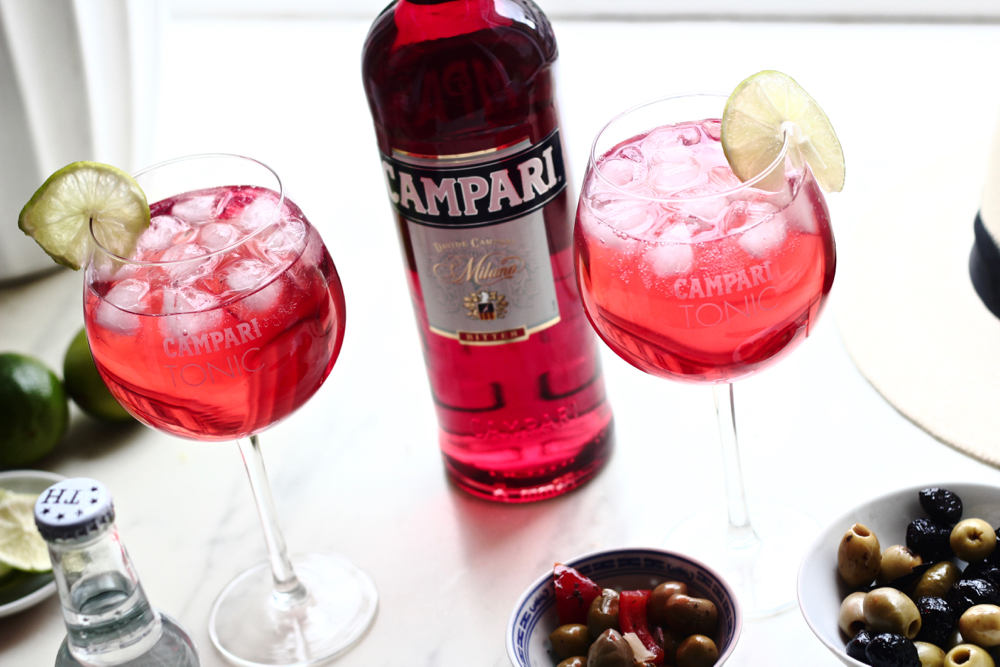 BLOG-MODE-HOMME-LIFESTYLE-RECETTE-COCKTAIL-SYMPA-FRAIS-ete-camparis-tonic-rouge-citron-amer-romantique-fraicheur-meilleur