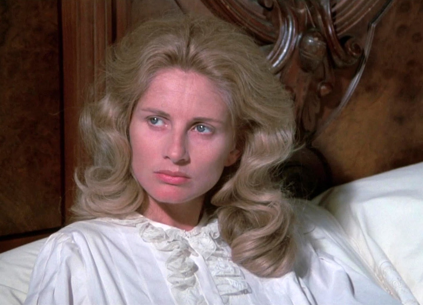 10 минут до полудня фильм. С полудня до трех фильм 1976. I from eight till three she. Kirby classic iii (1976—1979). С полудня до трех фильм 1976 постер.