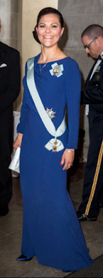Robe Escada / escarpins Rizzo / pochette Nancy Gonzalez