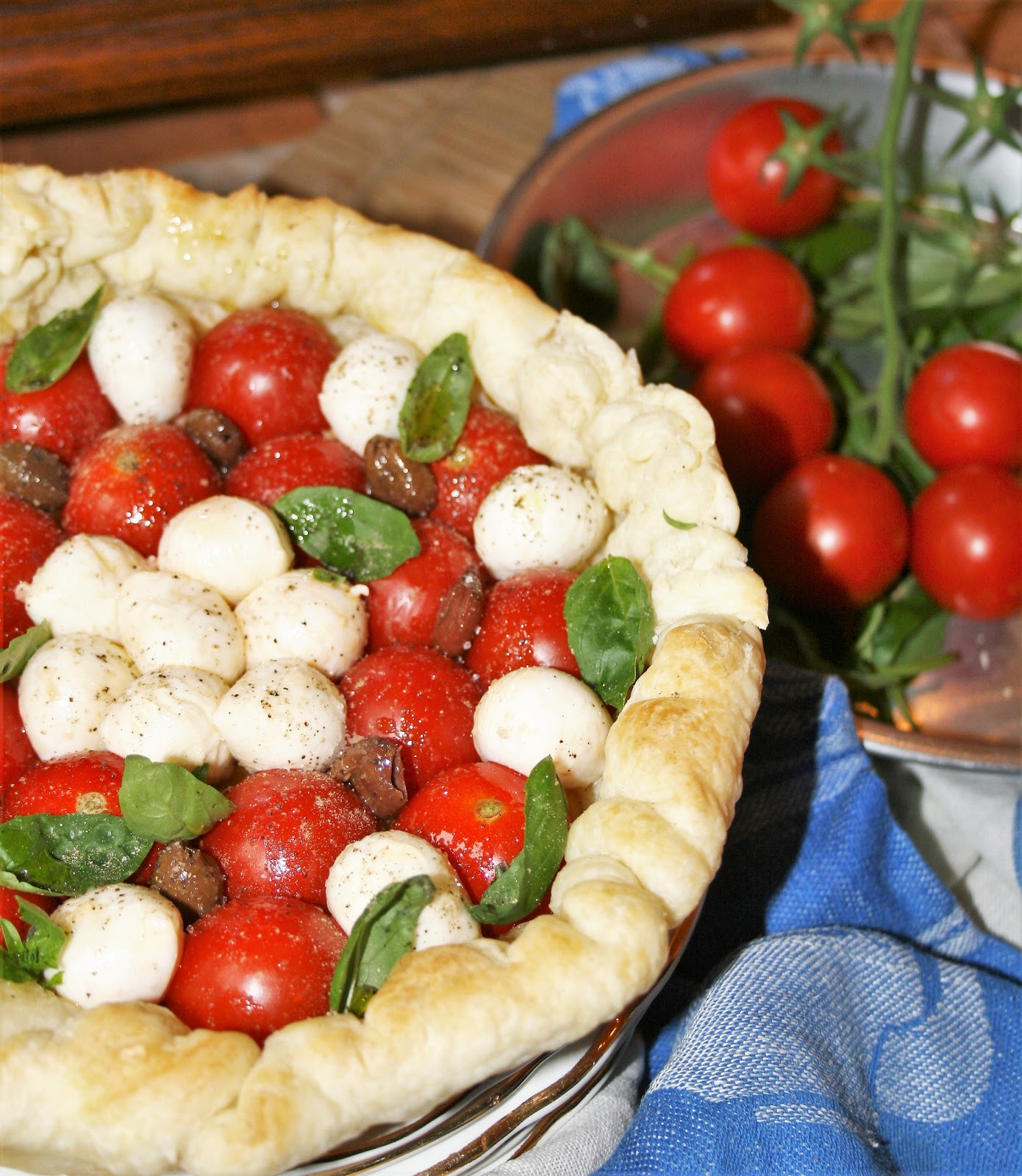 SFOGLIA CON MOZZARELLE E POMODORI CUCINA SOTTO A LIVARA
