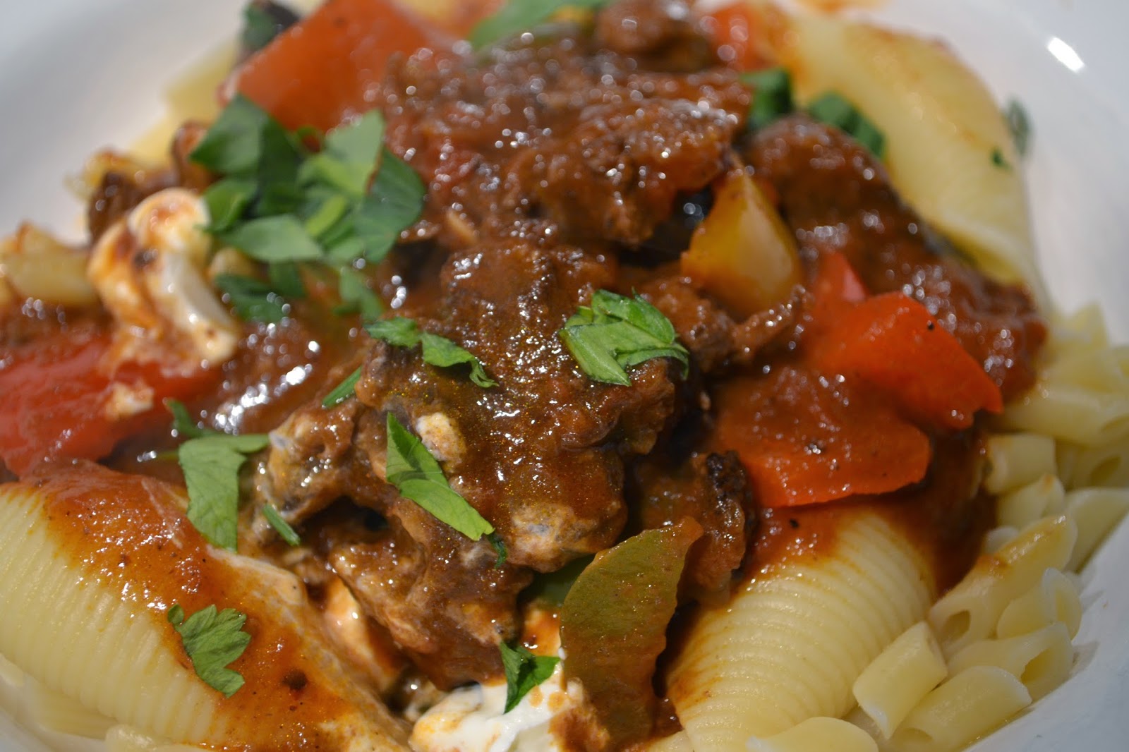 Eet lekker Goulash met gerookt paprikapoeder
