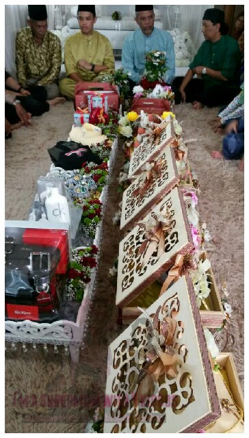 Hujung minggu yang sibuk, attend dua majlis yang sangat meriah. Majlis pertunangan anak saudara. Hujung minggu yang sibuk, attend dua majlis yang sangat meriah. Majlis pertunangan anak saudara.