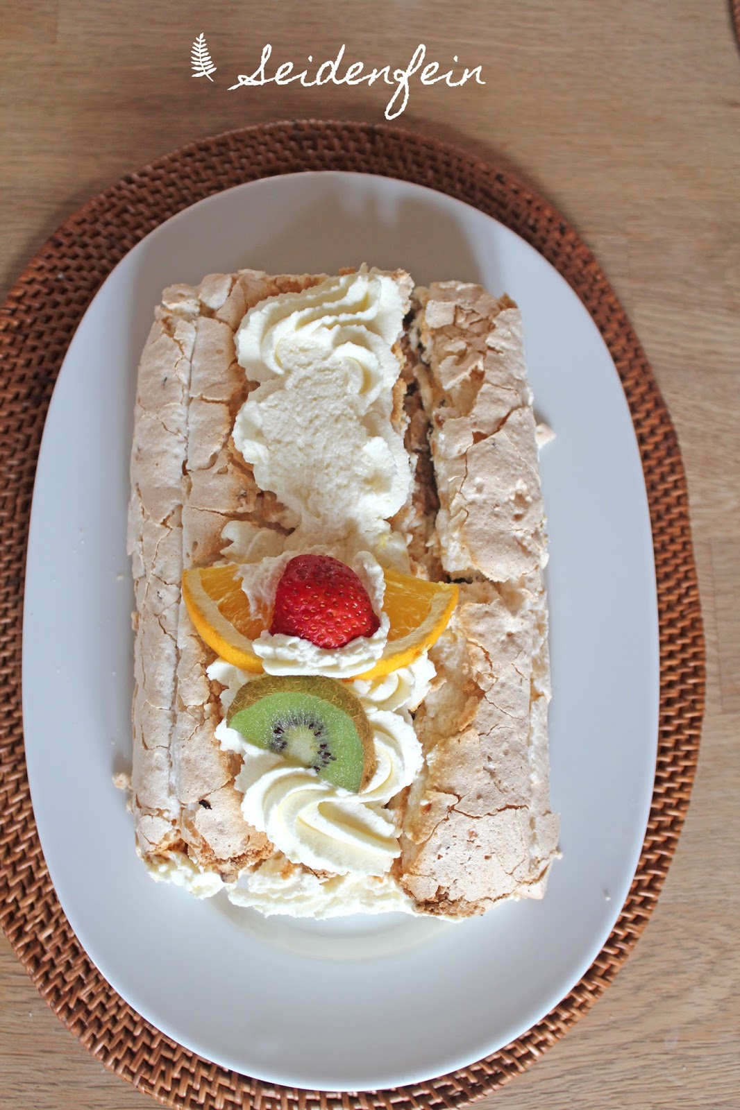 seidenfeins Blog vom schönen Landleben dänische Bananen Meringue Rolle * recipe danish