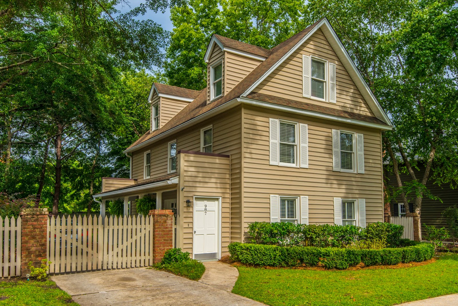 Janie Pugh Charleston Realtor New Listing in Mount Pleasant, SC