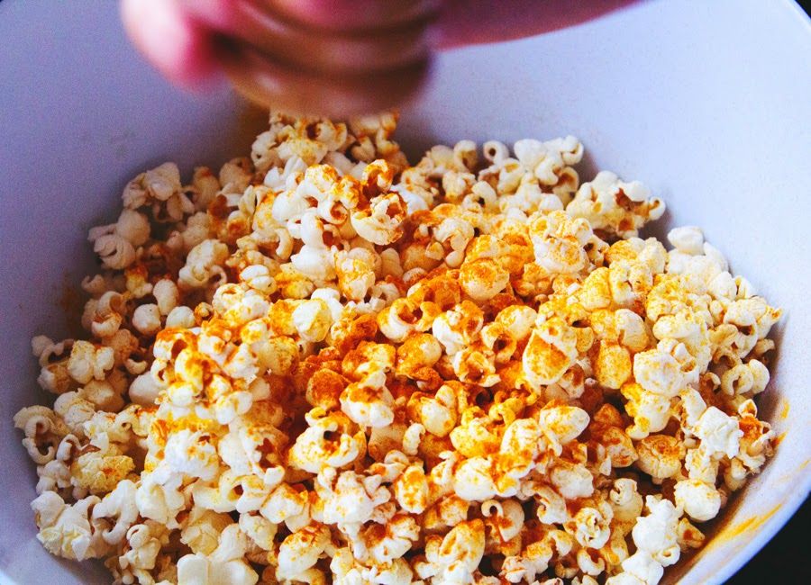 Turmeric + Garlic Popcorn >> Food That Can Elevate Your Mood + Make Sugar Cravings Go Away