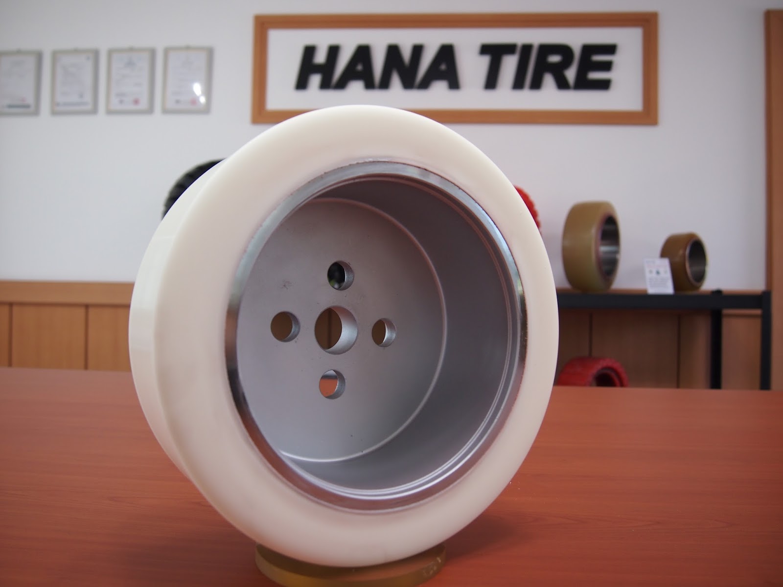 Forklift Urethane Tire Total Solution HANA TIRE: CROWN WP 3000 electric