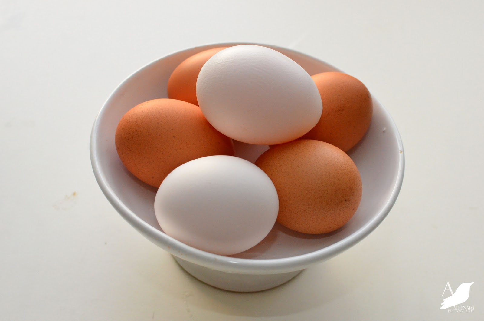 Лапки яйцо. Яйцо. Яйцо для детей. Яйцо куриное. Яйца фото.