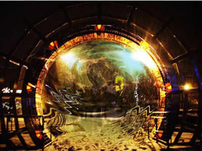 ΟΙ ΠΥΛΕΣ ΤΩΝ ΘΕΩΝ  