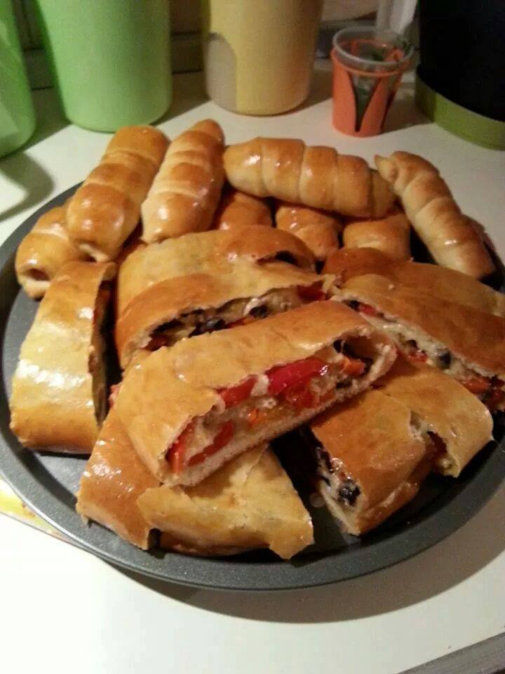 Noi donne in cucina Pan Brioches ripieno con melanzane, peperoni e provola o semplicemente con