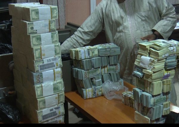 See Breaking Photos of Yakubu $9.8m loot in Kaduna slum - www.trustpresstv.com