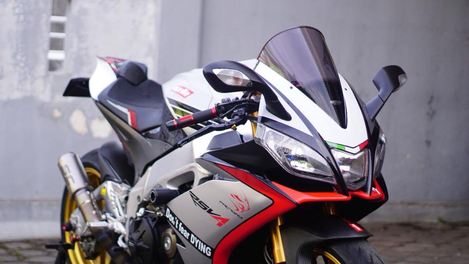 Aprilia rsv4 2012 белая