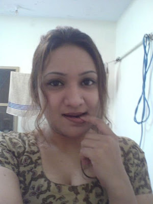 Hot Girls From Pakistan, India and all world: Pakistani Hot Aunty Photos