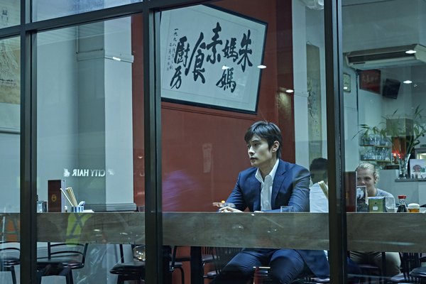 Lee Byung Hun “A Single Rider”, film Korea terbaru yang akan dirilis bulan Februari mendatang, mengeluarkan foto Lee Byung-Hun sebagai bentuk promosi.
