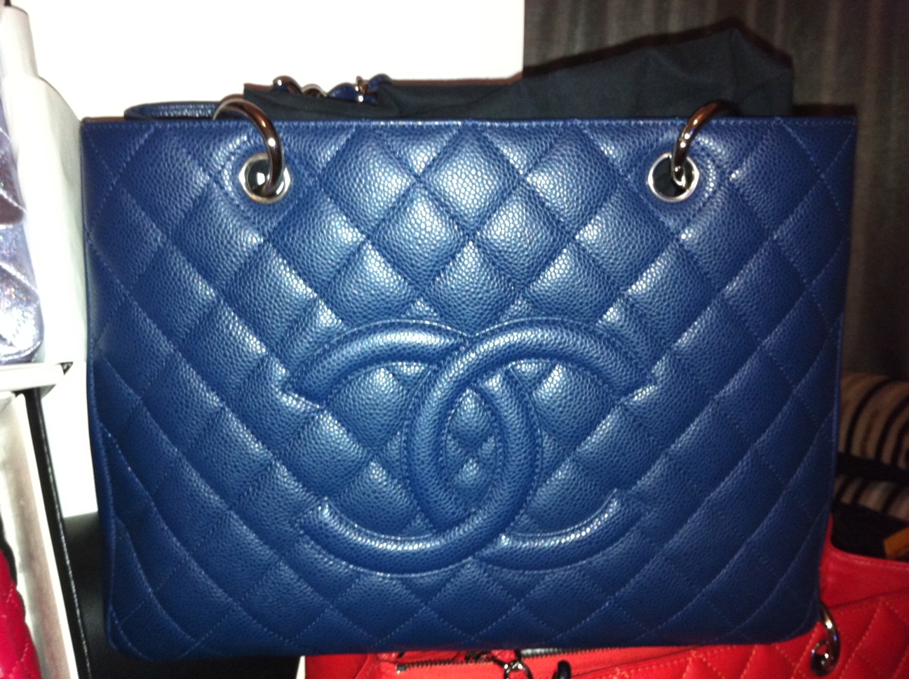 BAGS AVENUE: Brand new Chanel gst with silver hw