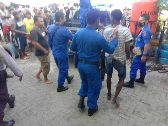 Dedy Wally Ungkap Polisi Amankan Seorang Pemuda Mencuri di Pelelangan Ikan Hamadi Dedy Wally Ungkap Polisi Amankan Seorang Pemuda Mencuri di Pelelangan Ikan Hamadi