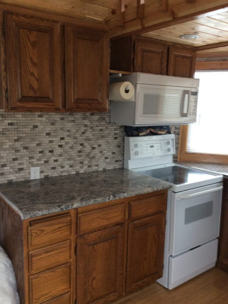 TINY HOUSE TOWN Klamath Falls Tiny House (410 Sq Ft)