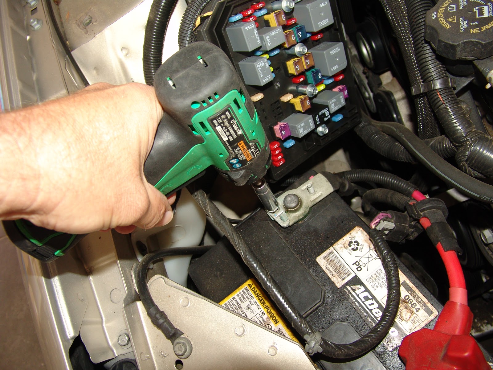 2009 Chevrolet Impala, Changing The Battery
