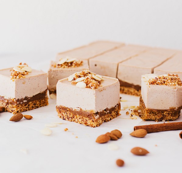 ROASTED ALMOND & SALTED CARAMEL EASTER "CHEESECAKE" ROASTED ALMOND & SALTED CARAMEL EASTER "CHEESECAKE"