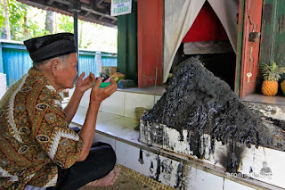 makam panembahan kalibening banyumas
