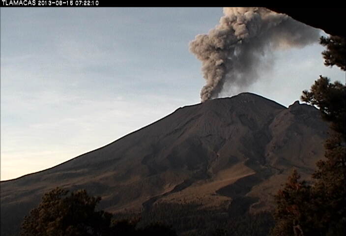 panache de cendres du volcan Popocatepetl panache de cendres du volcan Popocatepetl