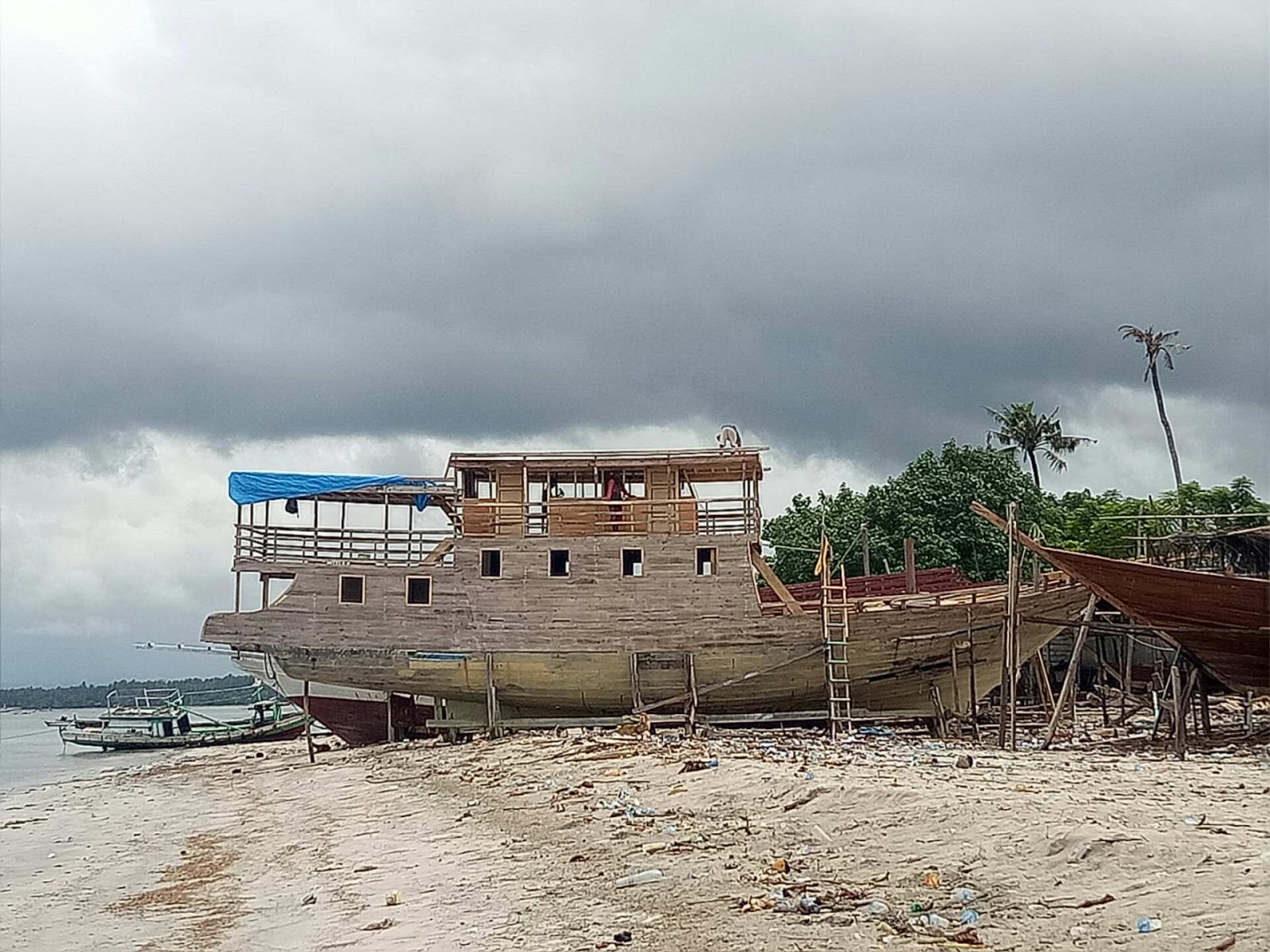 pembuatan kapal pinisi di tanah beru