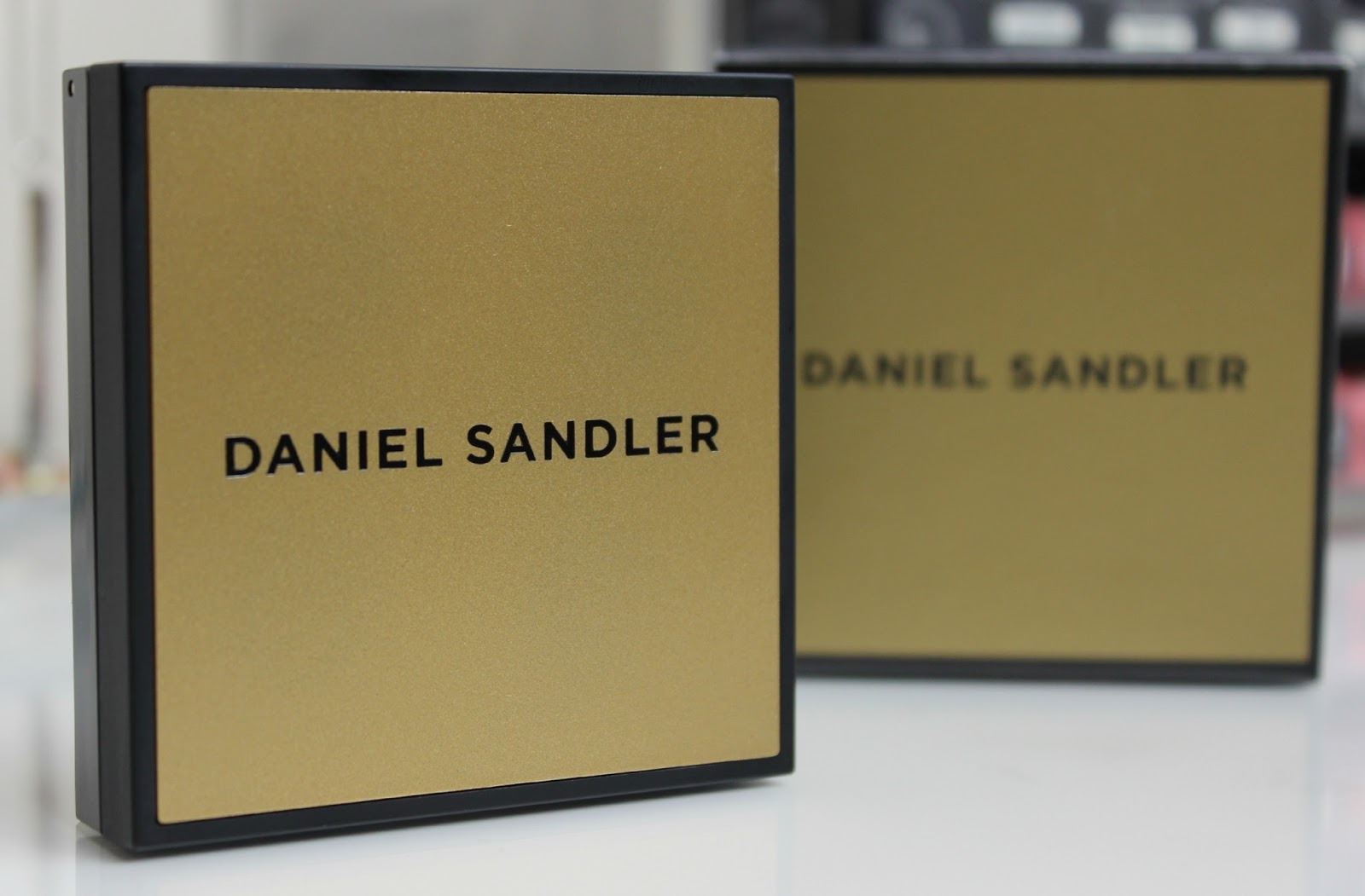 A picture of Daniel Sandler Sculpt & Slim-Effect Contour Face Powder