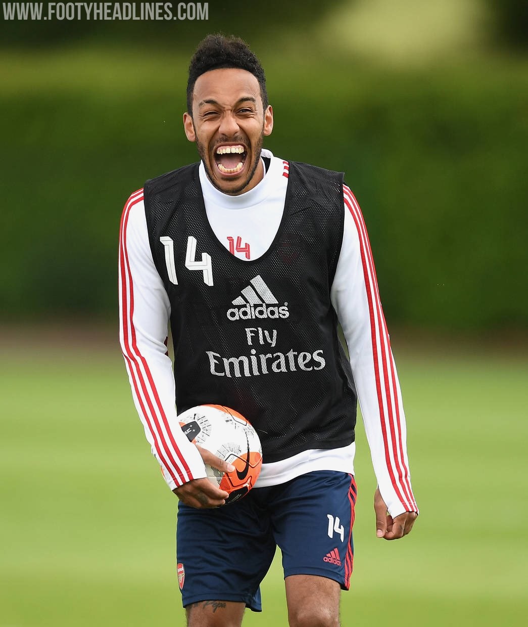 Arsenal Starts To Wear Training Bibs With Extremely Large Numbers