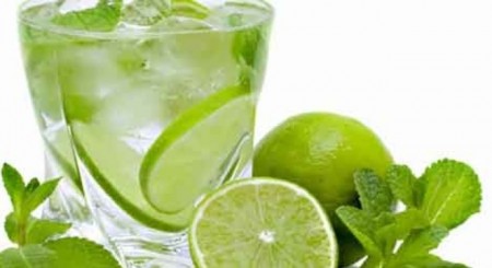 Nước cốt chanh giúp trị mụn ở lưng Nước cốt chanh giúp trị mụn ở lưng