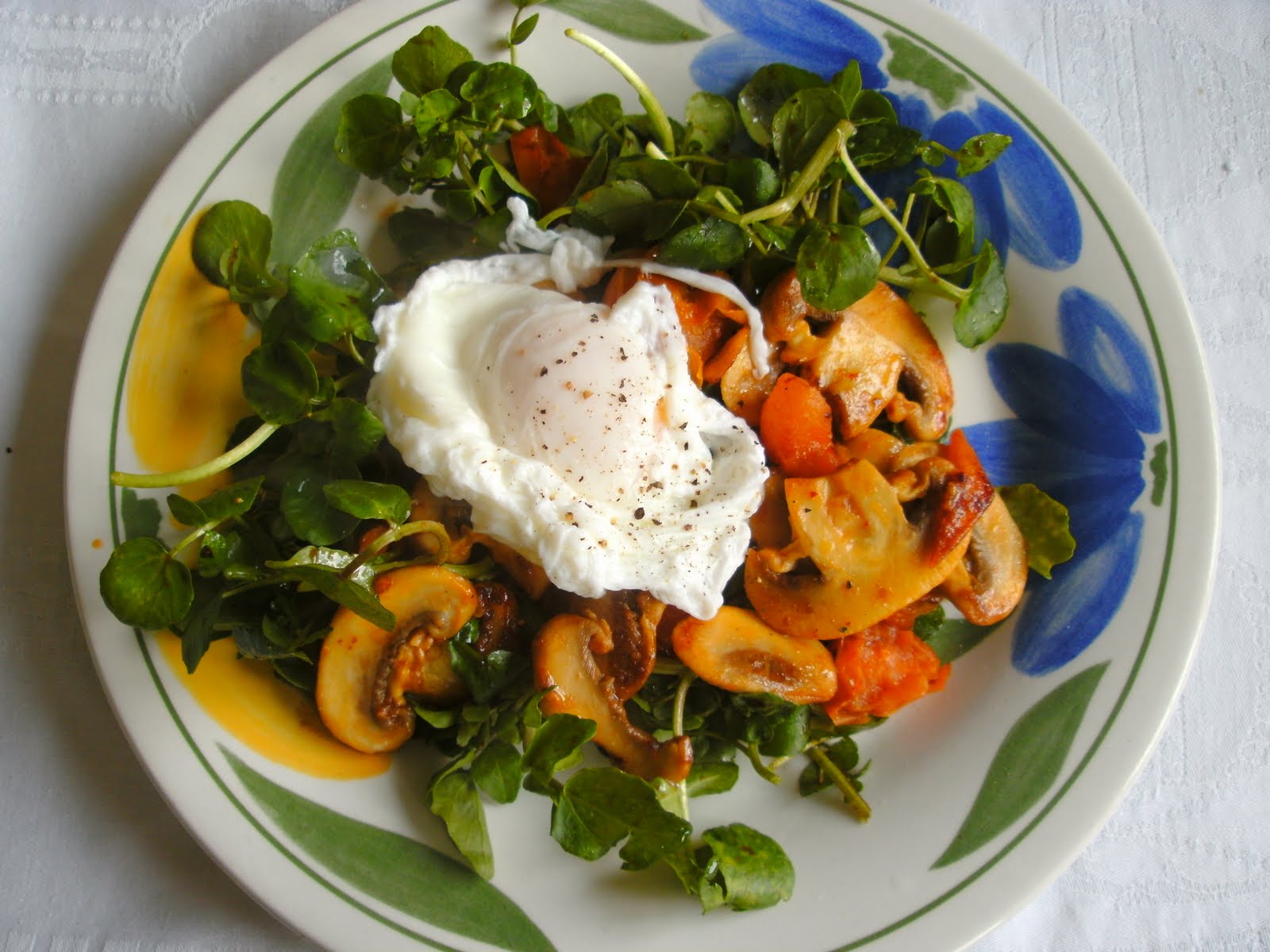 girls-who-like-to-gorge-a-light-hangover-breakfast