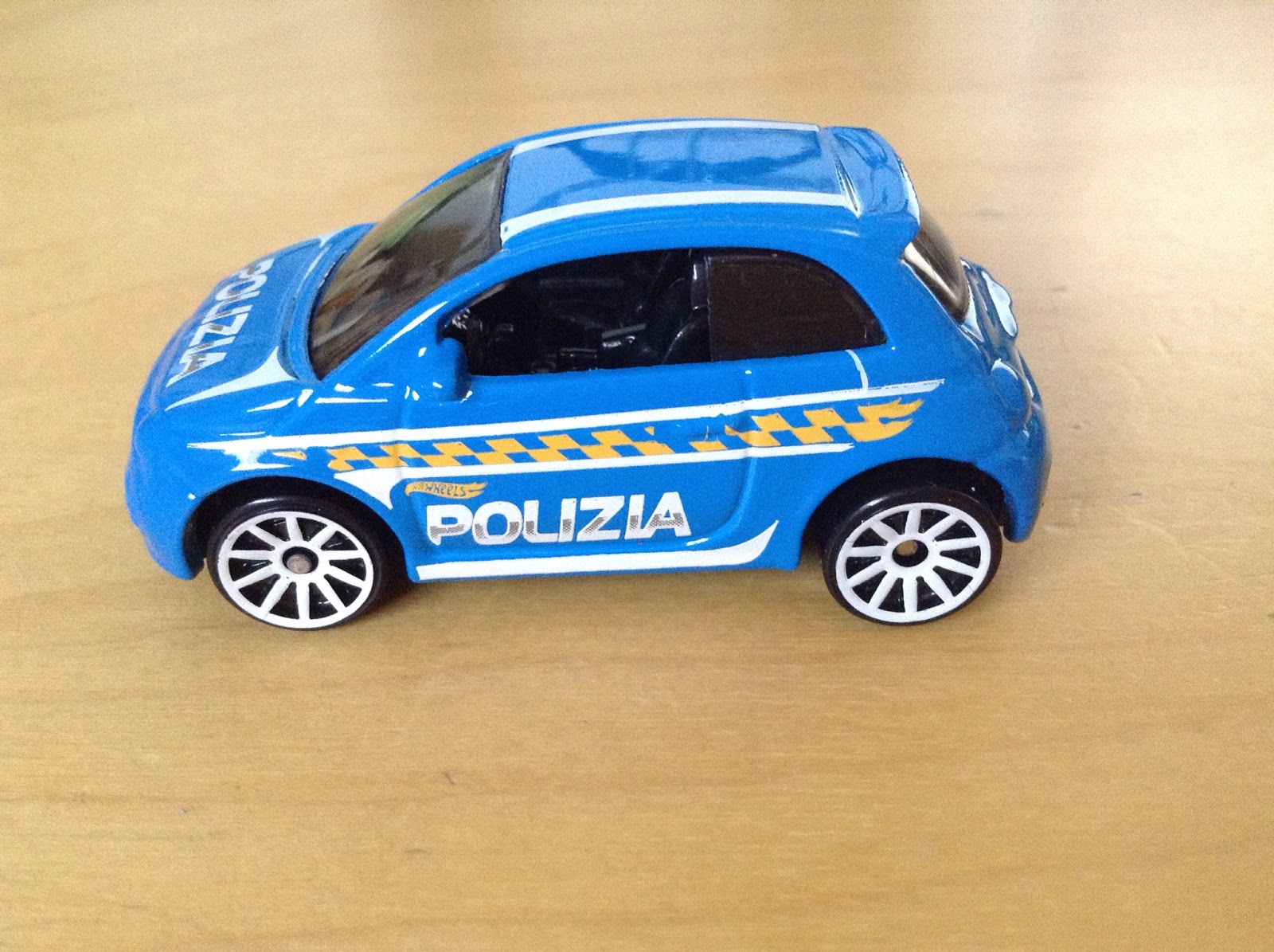 JULIAN'S HOT WHEELS BLOG Fiat 500 The Not a Treasure Hunt Car! (2015