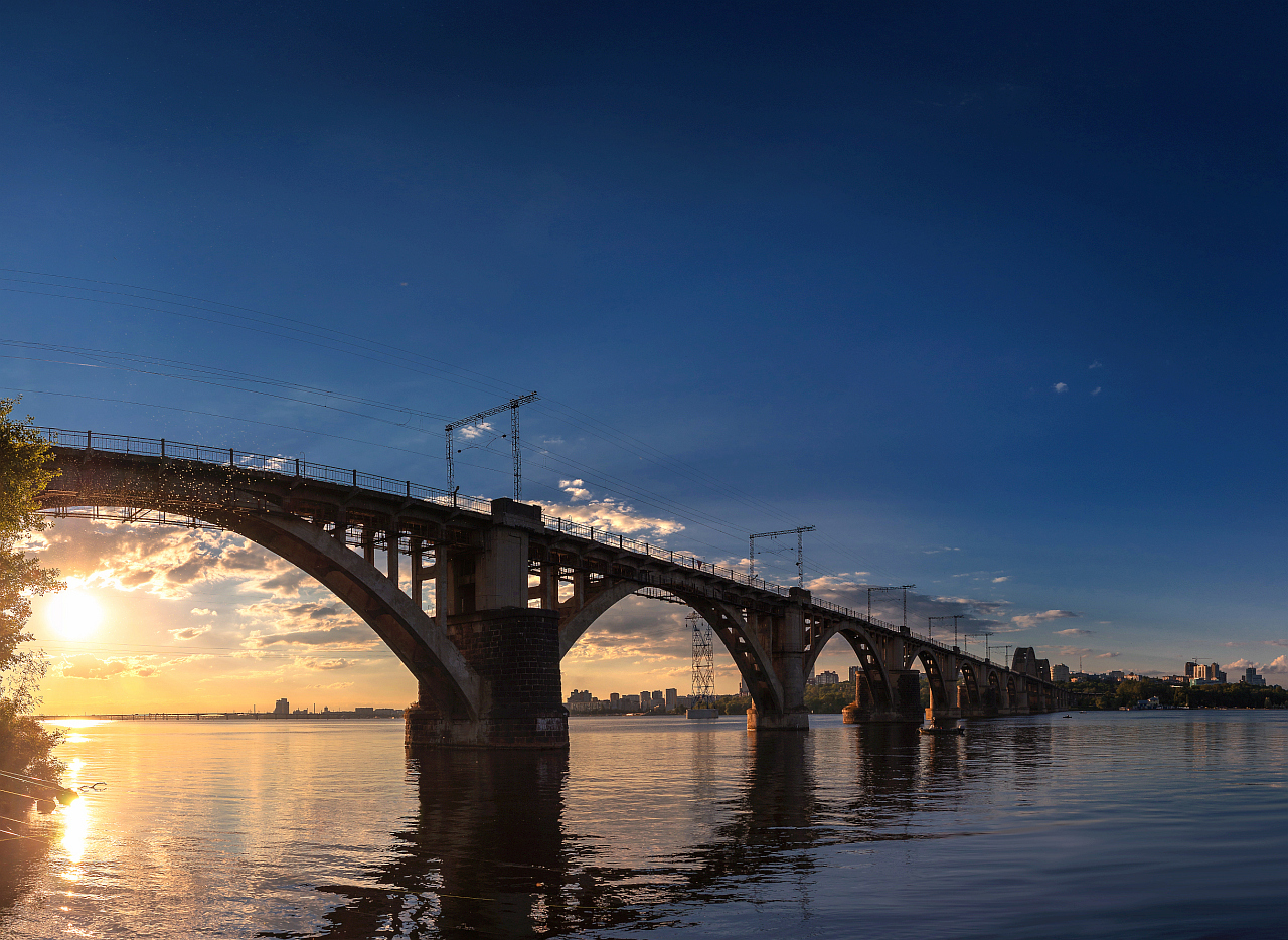 Киевский пешеходный мост. Мерефо-херсонский мост. Запорожский мост через днепр. Парковый мост через днепр (киев). Почему мосты через днепр.