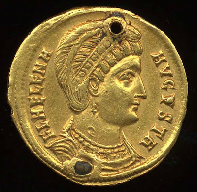 Η Αγία Ελένη σε ρωμαϊκό χρυσό σόλιδο. Η επιγραφή (κυκλοτερώς): FL(AVIA) HELENA AVGUSTA. Οι οπές στο νόμισμα δείχνουν ότι αποθησαυριζόταν ως κόσμημα ή ως φυλαχτό. 