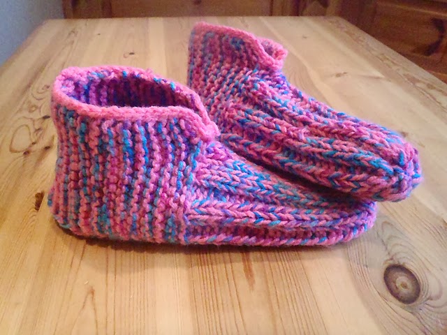 CoordiKNITs: *FREE Pattern: Oma Mary's Haus Slippers