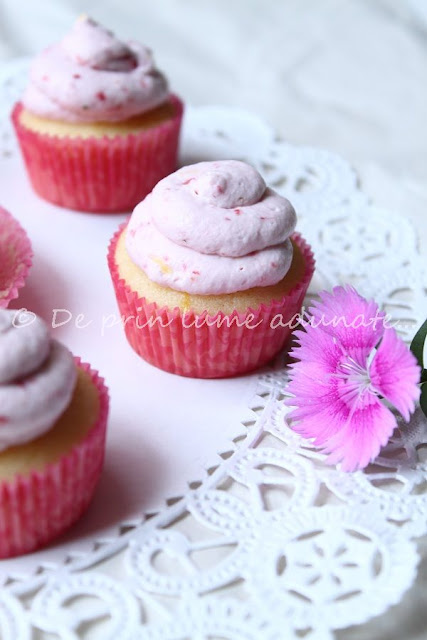 Mini-Cupcakes "Limonada de capsuni"/ Strawberry Lemonade Mini Cupcakes