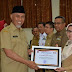 10 Pejabat Pemko Padang Terima Penghargaan LHKPN