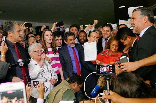 Oposição sai derrotada e humilhada na votação contra Temer
