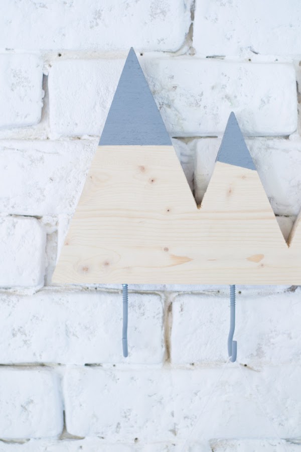 Perchero madera montañas