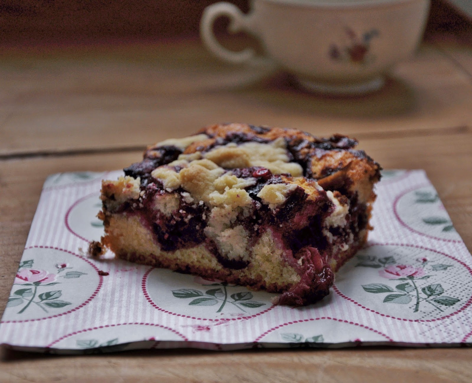 miss.sweetkitchen: Rote Grütze-Streusel-Kuchen vom Blech - So schmeckt ...