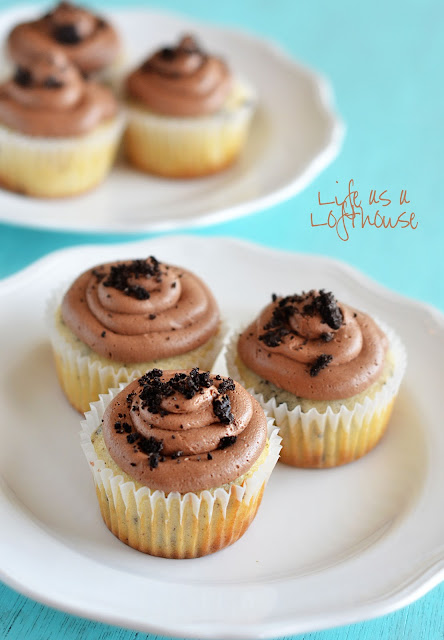 Soft and delicious cookies and cream cupcakes topped with a creamy milk chocolate frosting. Life-in-the-Lofthouse.com