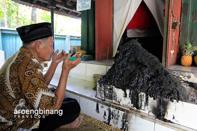 makam panembahan kalibening banyumas