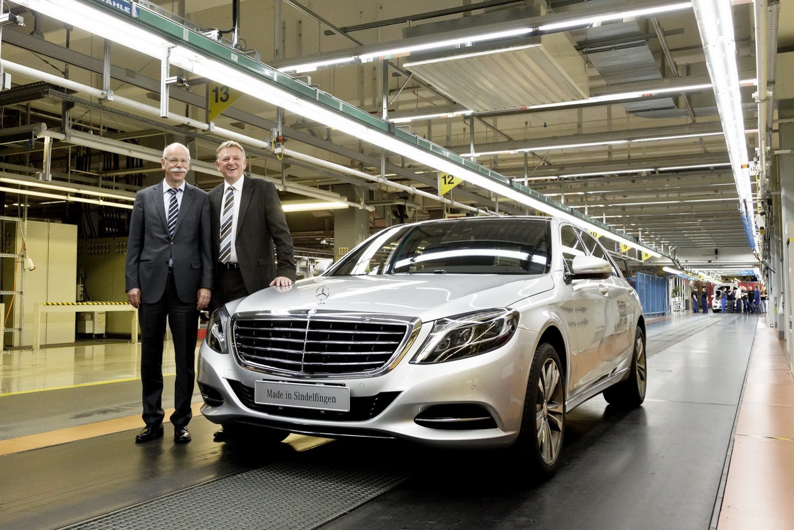 Mercedes-Benz đang tập trung vào các dòng xe hạng sang như S Class Mercedes-Benz đang tập trung vào các dòng xe hạng sang như S Class